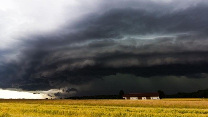 1761759791253-awan-badai_169