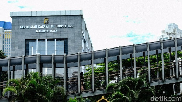 1761803175458-gedung-polda-metro-jaya-2_169