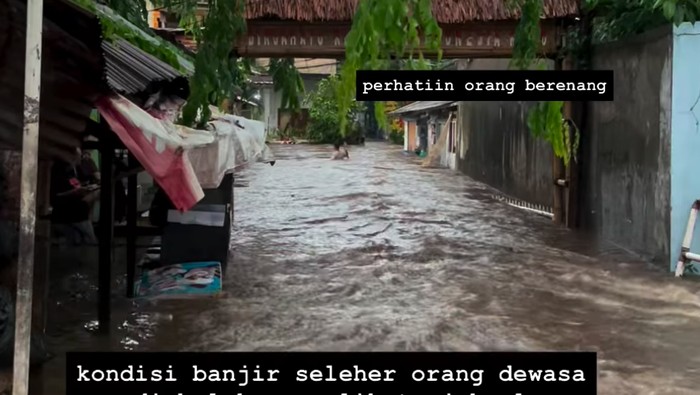 1761846246289-banjir-tinggi-di-petogogan-jaksel-warga-sebut-tanggul-kali-krukut-jebol-1761842444410_169
