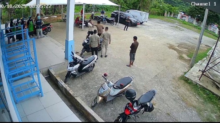 1761846358903-video-wakil-bupati-pidie-jaya-hasan-basri-diduga-menghajar-kepala-sppg-muhammad-reza-viral-di-medsos-foto-screenshot-video-vir-1761827443218_169