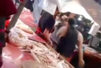 1761846396383-preman-di-pasar-jombang-ciputat-tangsel-hampir-membacok-pedagang-pelaku-pernah-ditangkap-9-bulan-lalu-usai-memalak-konter-hp-d-1761828407821_43