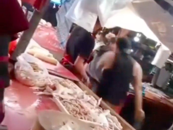 1761846396383-preman-di-pasar-jombang-ciputat-tangsel-hampir-membacok-pedagang-pelaku-pernah-ditangkap-9-bulan-lalu-usai-memalak-konter-hp-d-1761828407821_43
