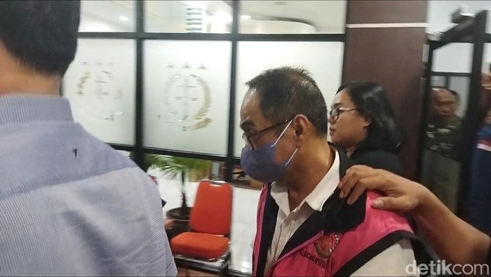 1761846423030-kejaksaan-negeri-kejari-serang-kembali-menetapkan-satu-tersangka-baru-dalam-kasus-dugaan-tindak-pidana-korupsi-di-badan-usaha--1761832366615_169