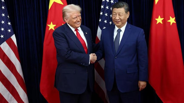 1761866676775-trump-dan-xi-jinping-berjabat-tangan-saat-bertemu-di-busan-korsel-1761793091519_169