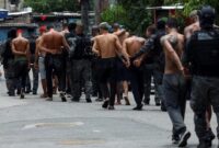 1761866731587-para-anggota-geng-narkoba-ditangkap-polisi-brasil-dalam-penggerebekan-di-rio-de-janeiro-1761812550103_169
