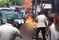 1761889883534-tangkapan-layar-video-viral-maling-motor-dibakar-massa-di-surabaya-1761828746476_169