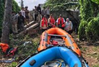 1761911054988-seorang-remaja-berinisial-ma-16-hanyut-di-kali-mampang-jakarta-selatan-jaksel-saat-berenang-bersama-temannya-tim-sar-masih-men-1761908867245_169