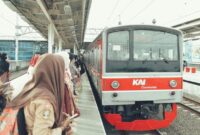 1761911275003-ilustrasi-kereta-rel-listrik-krl-dok-kci-1_169