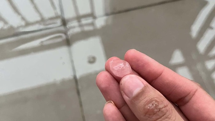 1761932765344-hujan-es-di-tangsel-dok-istimewa-1761921485716_169