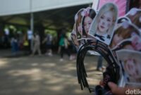 1761975785117-antusias-blink-saat-tukarkan-tiket-konser-blackpink_169