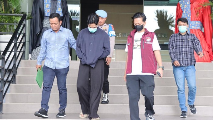 1762083507581-onad-menjalani-pemeriksaan-kesehatan-di-ruang-kedokteran-dan-kesehatan-dokkes-polres-metro-jakarta-barat-minggu-2112025-dok-is-1762081569282_169