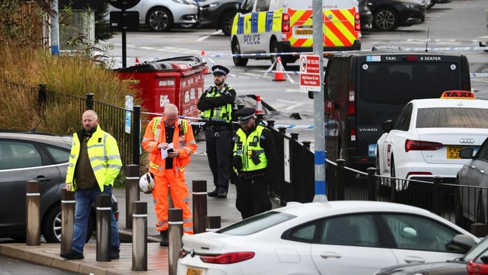 1762105029966-horor-di-kereta-inggris-9-penumpang-jadi-korban-penusukan-massal-1762071884331_169