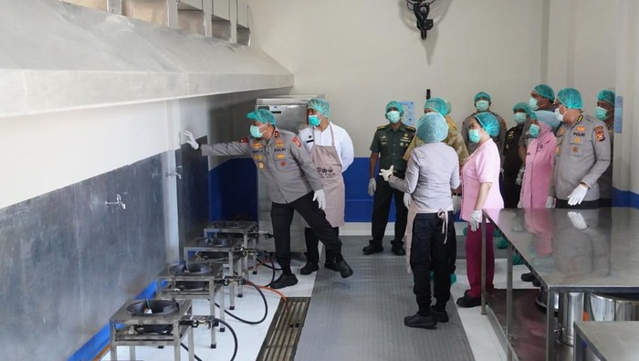 1762148877906-kapolda-riau-irjen-pol-herry-heryawan-meresmikan-sppg-polda-riau-tahap-2-di-kota-pekanbaru-1761798468422_169