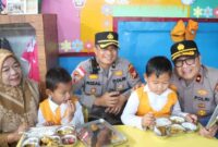 1762191839639-dapur-sppg-polres-kepulauan-meranti-perdana-mendistribusikan-mbg-keapda-84-anak-tk-bahayangkari-1762182216886_169