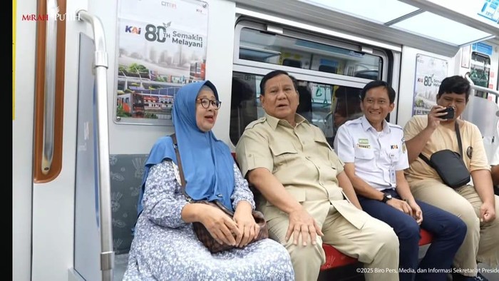 1762235046197-presiden-prabowo-subianto-jajal-krl-jabodetabek-1762229842504_169