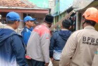 1762257063010-tiga-rumah-warga-di-makasar-jakarta-timur-jaktim-terdampak-longsor-peristiwa-itu-disebabkan-saluran-yang-tergerus-aliran-air-h-1762252070123_169