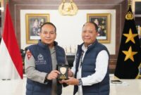 1762278192079-kapolda-riau-irjen-pol-herry-heryawan-menerima-kunjungan-dari-tim-divhubinter-polri-1762271341035_169