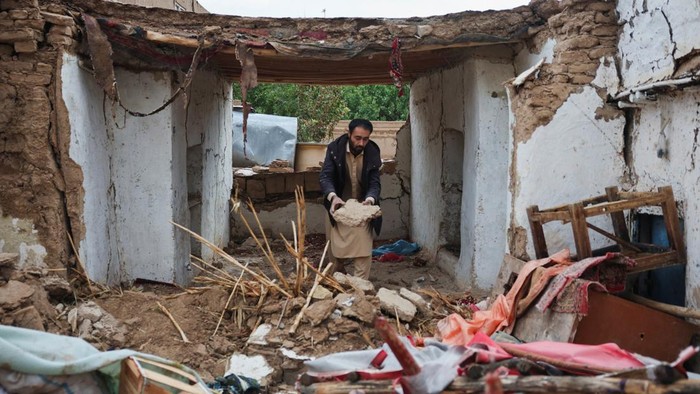 1762298539481-potret-duka-warga-samangan-usai-gempa-guncang-afghanistan-1762267973005_169