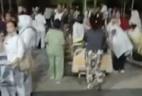 1762364564031-pasien-rsud-di-tarakan-dievakuasi-usai-gempa-dok-bnpb-1762354744122_169