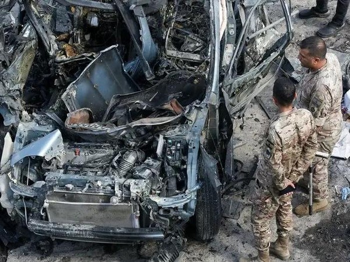 1762385113862-pasukan-keamanan-lebanon-memeriksa-mobil-yang-hancur-digempur-israel-1759810499133_43