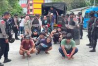 1762408107502-peredaran-narkoba-masih-terjadi-di-kampung-bahari-jakut-bnn-bersama-brimob-polda-metro-jaya-menggerebek-kampung-bahari-sebagai-1762403300803_169