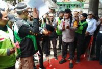 1762429841172-polres-serang-bangun-poskamling-warung-ojol-1762423360860_169