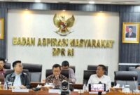 1762429878169-badan-aspirasi-masyarakat-bam-dpr-menerima-massa-buruh-kasbi-yang-demo-di-depan-gedung-dpr-ri-1762423060183_169