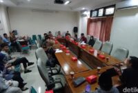 1762451080627-perwakilan-paguyuban-non-asn-mendatangi-dprd-kabupaten-magelang-kamis-6112025-1762430095981_169