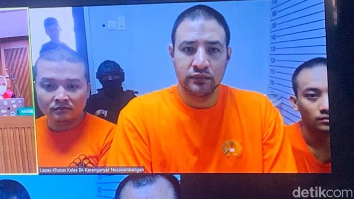 1762451118448-penampakan-ammaz-zoni-jalani-sidang-online-dari-lapas-nusakambangan-mulia-budidetikcom-1762401688220_169