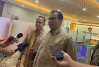 1762471324921-kuasa-hukum-erick-thohir-ifdhal-kasim-di-gedung-bareskrim-polri-azhardetikcom_169