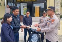 1762471352054-polisi-mengembalikan-motor-seorang-pria-di-pademangan-yang-digadaikan-adik-iparnya-dokistimewa-1762462241111_169
