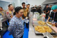 1762494539571-kapolri-ketua-komisi-iv-dpr-tinjau-sppg-ykb-polres-karanganyar-dok-polri-1762486584787_169