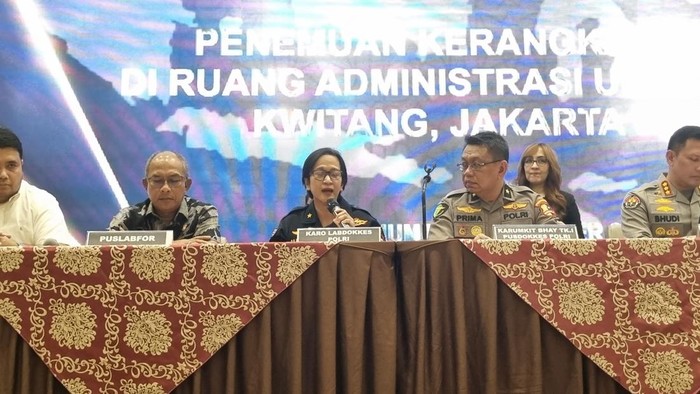 1762494619226-konferensi-pers-di-rs-polri-taufiqdetikcom-1762488937551_169