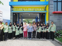 1762494668553-kapolri-ketua-komisi-iv-dpr-tinjau-smp-kemala-bhayangkari-di-jateng-dok-polri-1762484745590_43