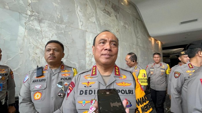 1762515848785-wakapolri-komjen-dedi-prasetyo-depan-rumondangdetikcom-1755332061501_169