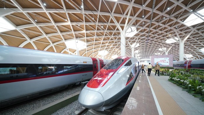 1762580325660-64-masinis-kai-resmi-kemudikan-semua-perjalanan-whoosh-1756864723109_169