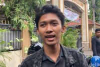 1762580365787-nur-karim-kakak-korban-ledakan-sman-72-zainal-arifin-1762575888289_169