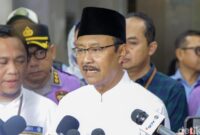 1762602017250-gus-ipul-jenguk-korban-ledakan-sman-72-di-rs-yarsi-1762591145473_169