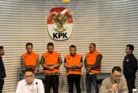 1762644236359-kpk-menetapkan-bupati-ponorogo-sugiri-sancoko-sebagai-tersangka-kasus-dugaan-suap-pengurusan-jabatan-dan-gratifikasi-1762624006858_169