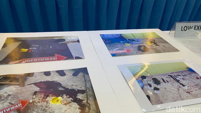 1762861458977-polda-metro-jaya-menampilkan-deretan-barang-bukti-kasus-ledakan-yang-terjadi-di-sman-72-jakarta-kelapa-gading-wildandetikcom-1762855129266_169