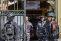 1762861619814-sman-72-kelapa-gading-dijaga-ketat-usai-ledakan-1762503096290_169