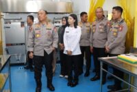 1762947925143-wakapolri-komjen-dedi-prasetyo-meninjau-sppg-polri-tajurhalang-depok-1762943424868_169