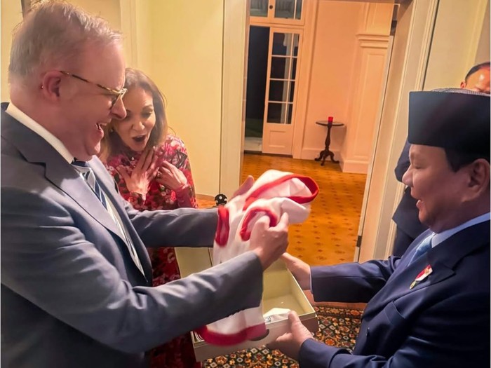 1762969561572-prabowo-beri-hadiah-ke-toto-anjing-pm-australia-dokig-sekretariat-kabinet-1762958539869_43