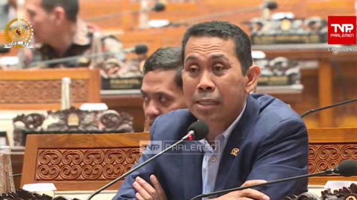 1763012868412-anggota-dpr-kamrussamad_169