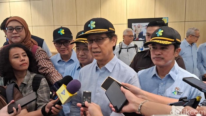 1763055727956-menkes-budi-gunadi-sadikin-1762912919636_169