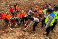 1763098939124-pencarian-korban-longsor-di-cilacap-1763092099414_169