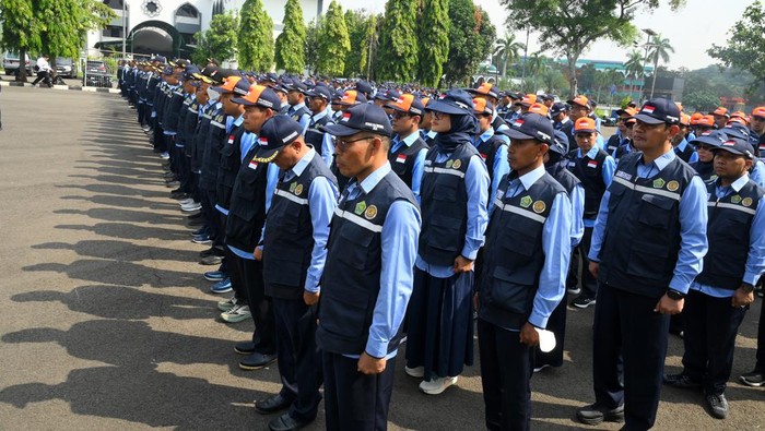 1763120750367-342-petugas-haji-berangkat-ke-arab-saudi-diminta-jangan-flexing-1745824776409_169