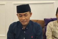 1763142074336-gus-elham-saat-minta-maaf-usai-viral-aksinya-mencium-anak-kecil-di-atas-panggung-1762924479577_169