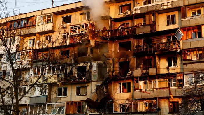 1763162593614-drone-dan-rudal-rusia-hantam-kyiv-lukai-11-warga-dan-rusak-puluhan-bangunan-1763101729439_169