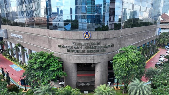 1763162706867-ilustrasi-gedung-kementerian-imipas-dok-ist-1759422043916_169